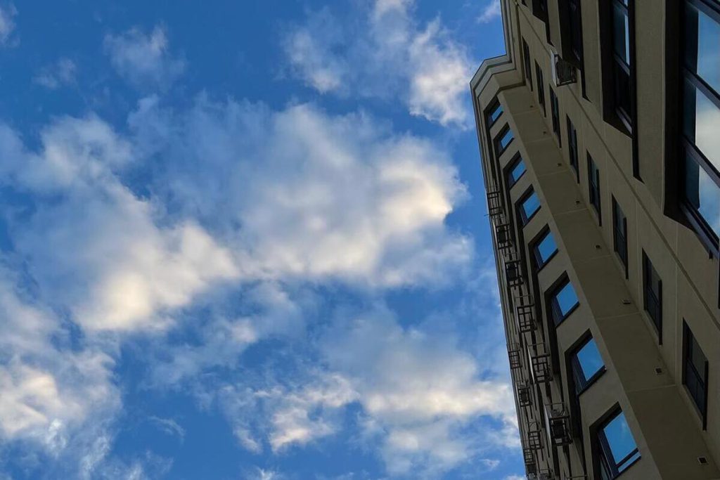 Cabardino-Balcaria rafforza il sostegno ai bambini orfani con nuove misure abitative