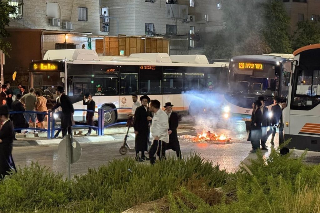 Tensioni a Gerusalemme e Bet Shemesh: Disordini Notturni e Possibili Conseguenze sulla Sicurezza e la Stabilità della Regione