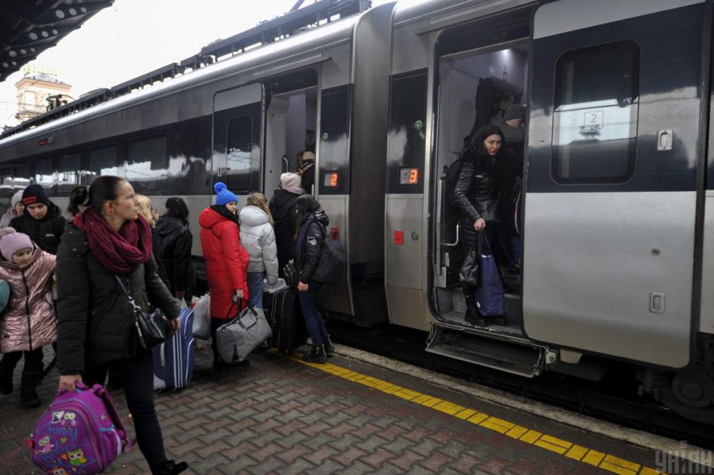 Убытки Укрзализныци от пассажирских перевозок должно взять на себя государство, а не бизнес, - эксперт