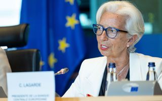 Lagarde alla BCE: priorità assoluta alle energie rinnovabili per il futuro dell&#039;Unione Europea