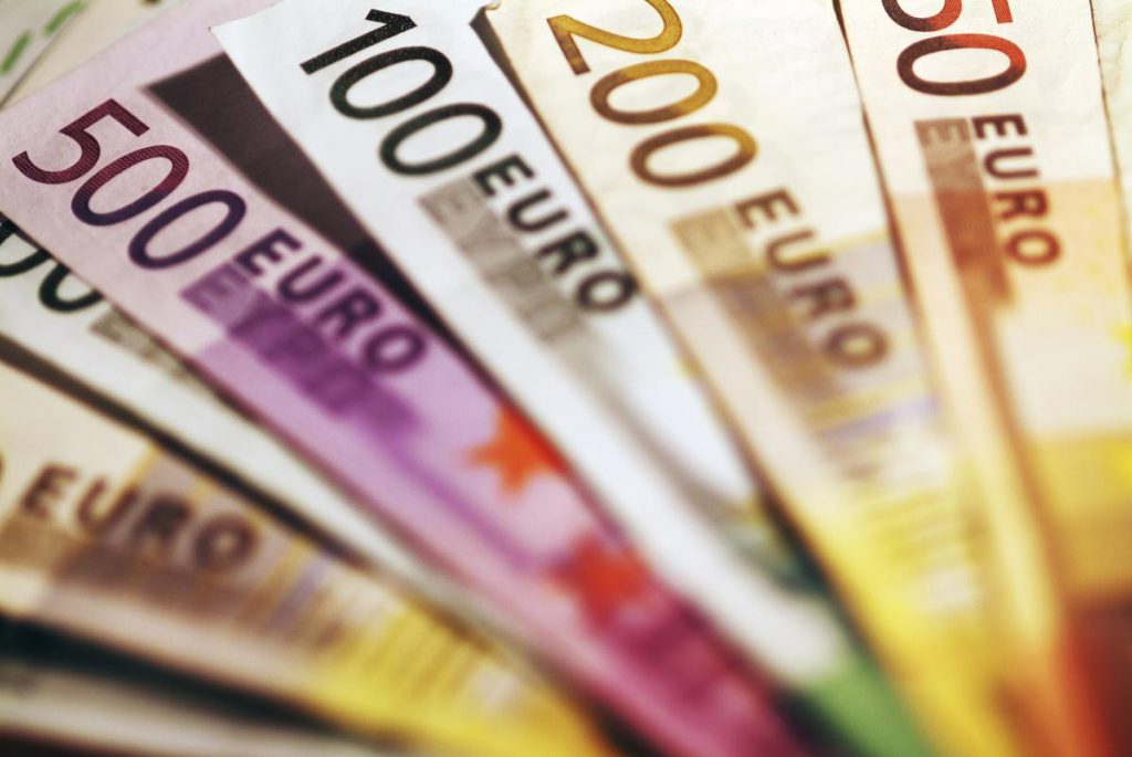 L&#039;Unione Europea Valuta di Fornire 25 Miliardi di Euro di Aiuti all&#039;Ucraina Utilizzando Attivi Russi Congelati