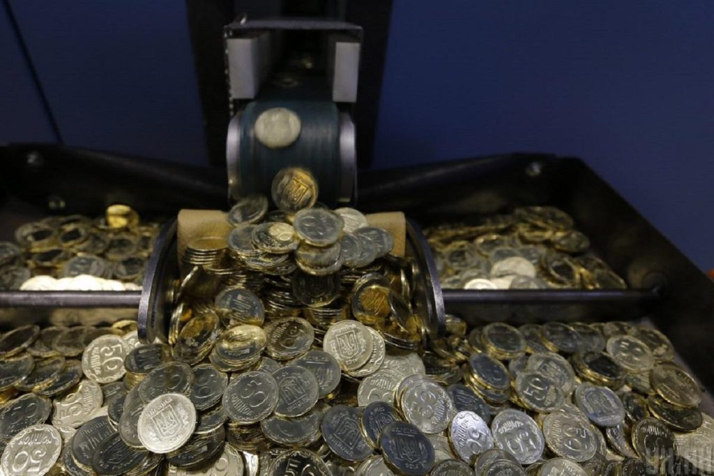 Cambiamento Radicale nei Mercati Finanziari: la NBU Sostituisce le Copeche con i Passi, ma il Regolatore Finanziario Esprime Forti Critiche