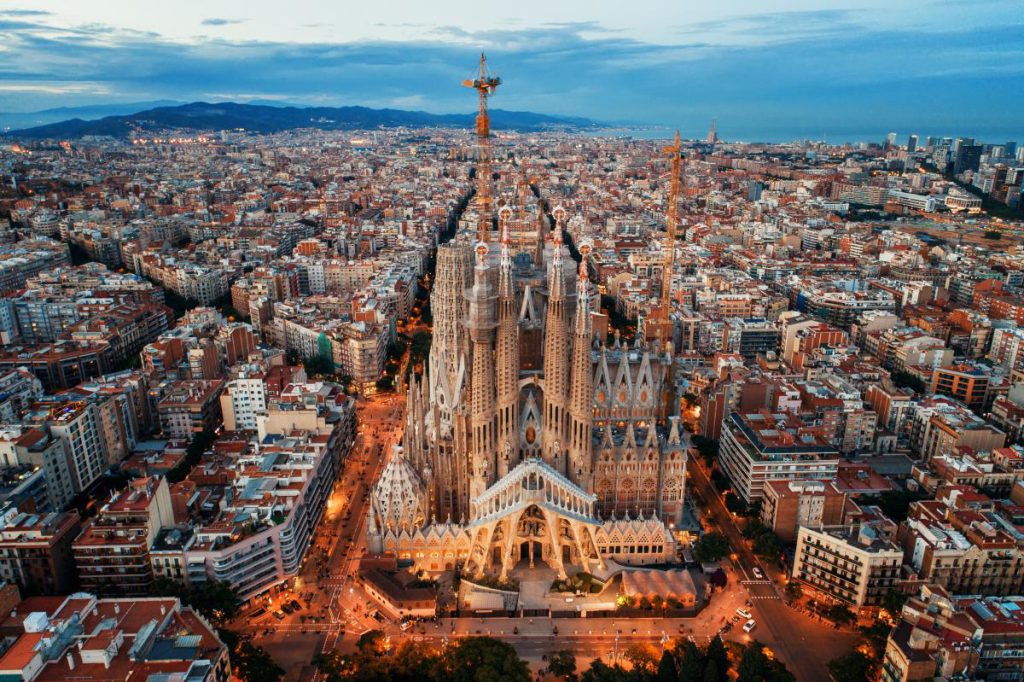 La Sagrada Familia di Barcellona: un&#039;icona architettonica che supera i record mondiali