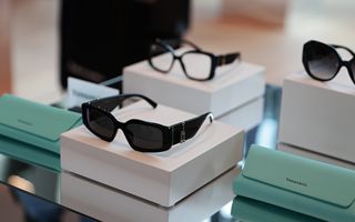 EssilorLuxottica vola a Parigi di oltre l&#039;11% in scia crescita vendite trimestre