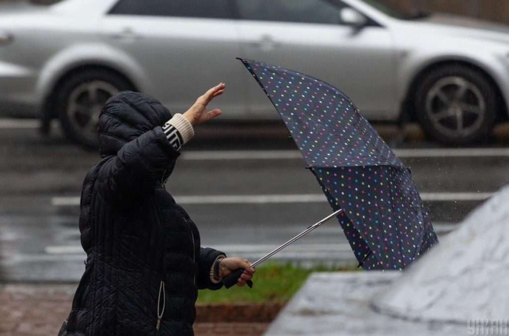 Fronte atmosferico in arrivo in Ucraina: piogge e venti forti previsti, la popolazione è in allerta