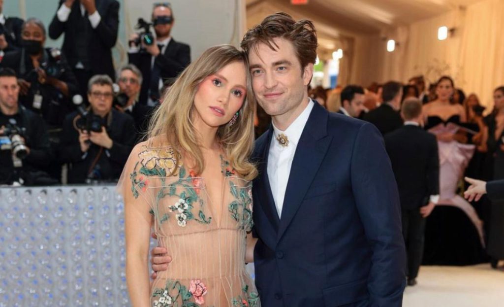 Невеста Роберта Паттинсона впервые показала их общую дочь