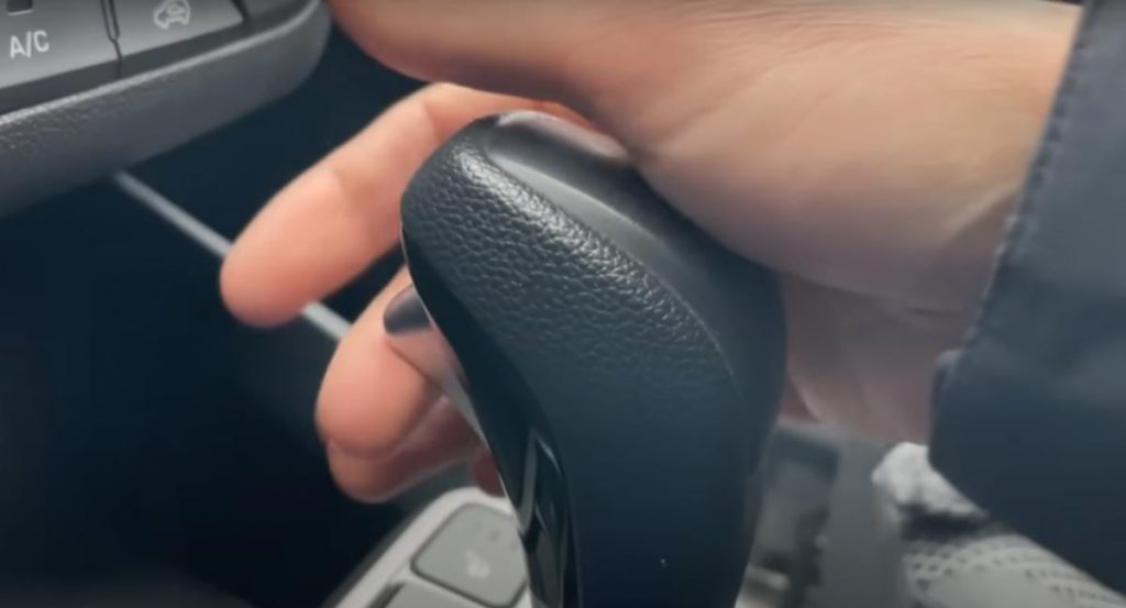 Механик рассказал о 5 вещах, которые нельзя делать с машиной на &quot;автомате&quot;