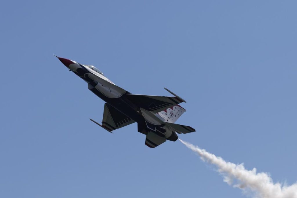 В современных истребителях больше не используют прямые крылья, и вот почему