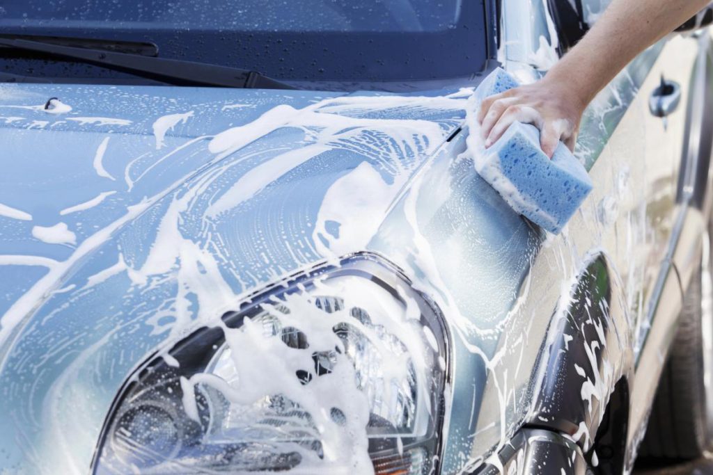 Портится ли покрытие авто, если мыть его каждый день: эксперты предостерегли от ошибки