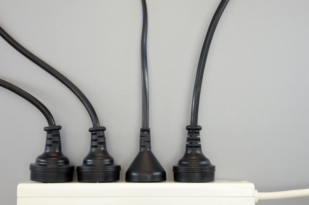 Можно ли подключать удлинитель к удлинителю: одна ошибка может лишить дома