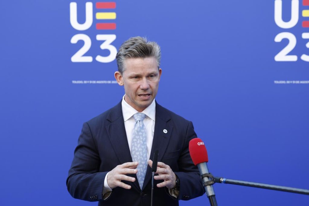 Министр обороны Швеции призвал Европу перейти в режим войны