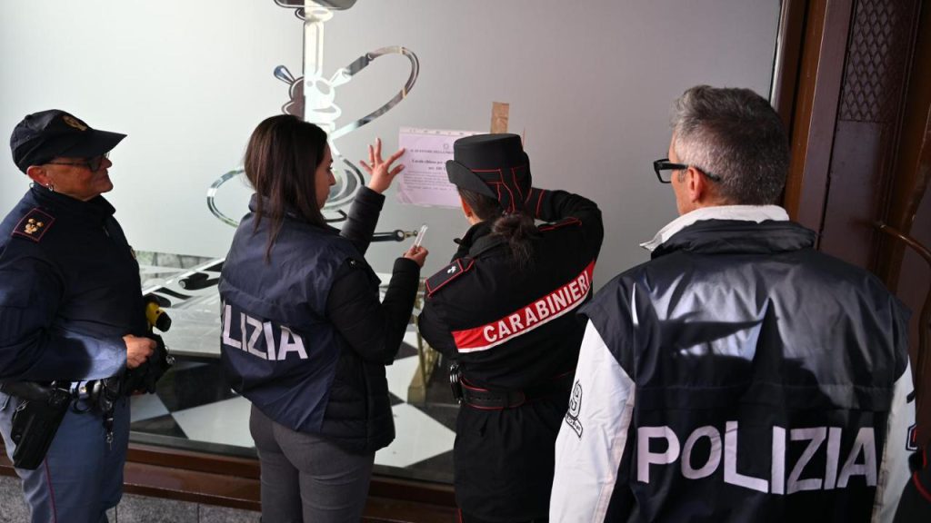 Chiusura di un bar a Cuneo dopo una rissa violenta: il questore interviene per garantire la sicurezza pubblica