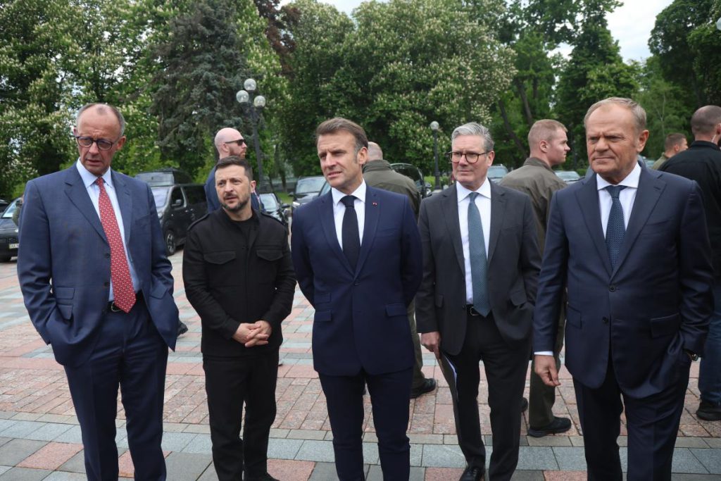 Рацио, ценности, страх: почему одни поддерживают Украину, а другие нет