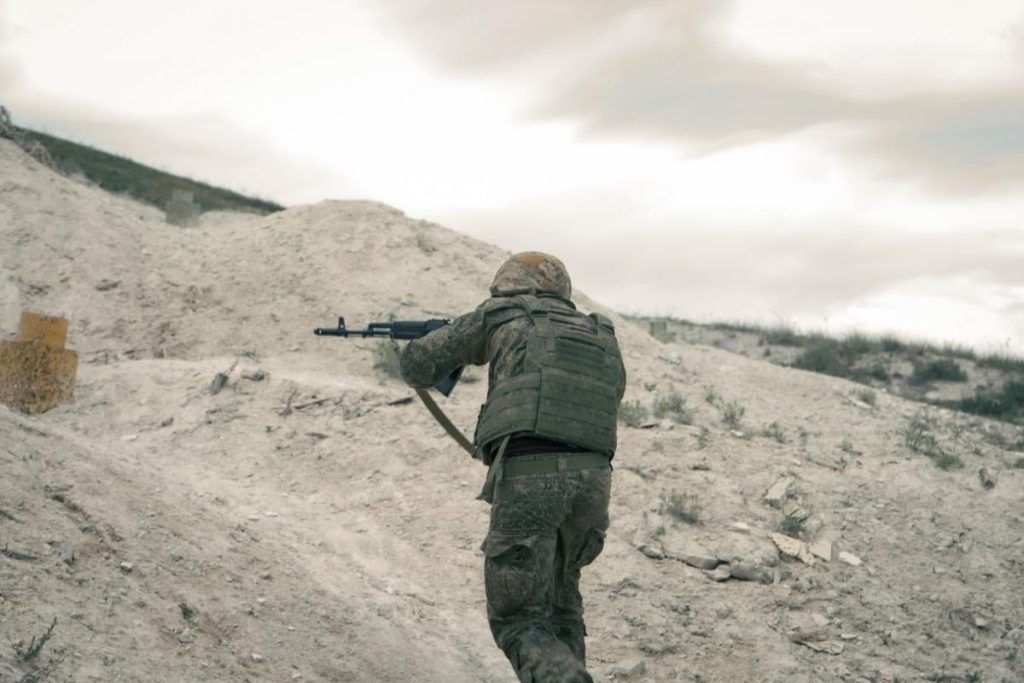 Идут с лестницами через противотанковые рвы: морпех рассказал, как ведут себя россияне