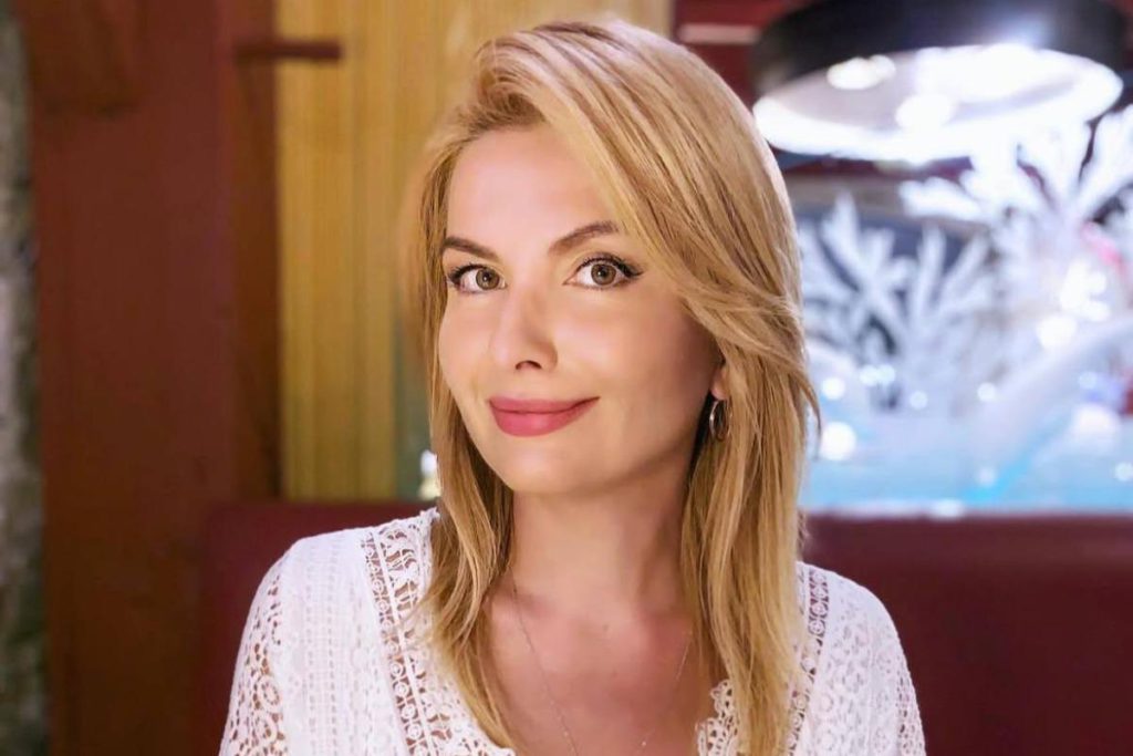 Conduttrice televisiva ucraina di 47 anni svela il nome del suo figlio appena nato e condivide emozionanti immagini del piccolo