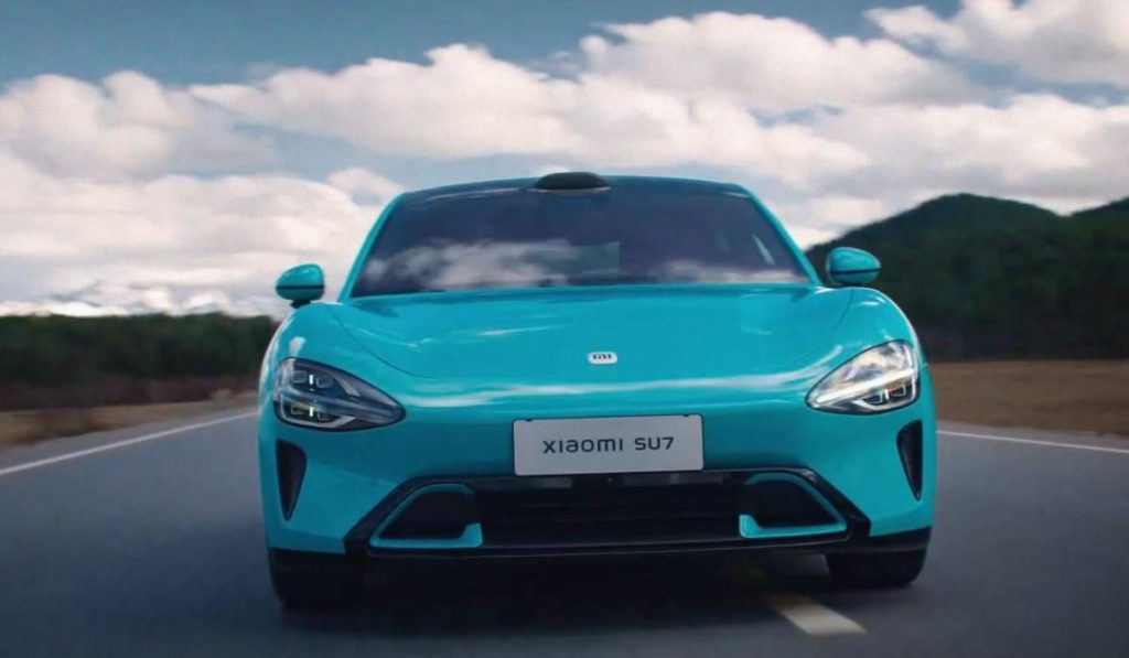 Водителя заблокировало в горящем авто: смертельная авария привела к падению акций Xiaomi