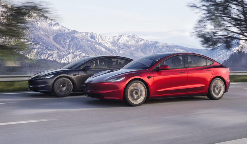 Autonomia delle Auto Elettriche Tesla: Quanto Può Percorrere con Solo l&#039;1% di Carica?