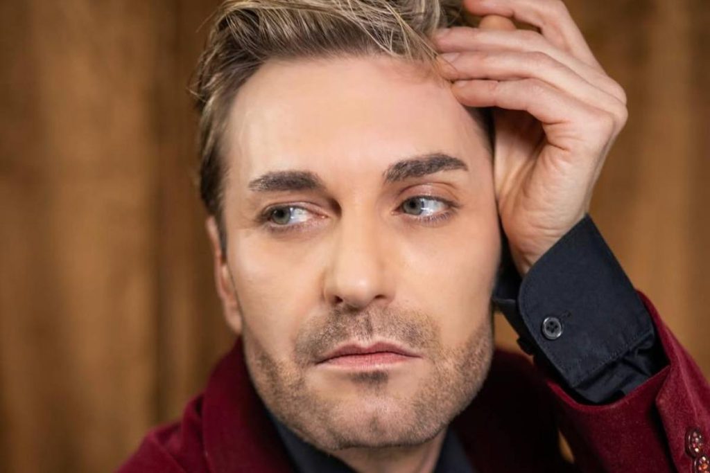 Cantante Ucraino di 48 Anni Si Esprime sulla Sua Disponibilità a Combattere al Fronte nella Guerra in Ucraina