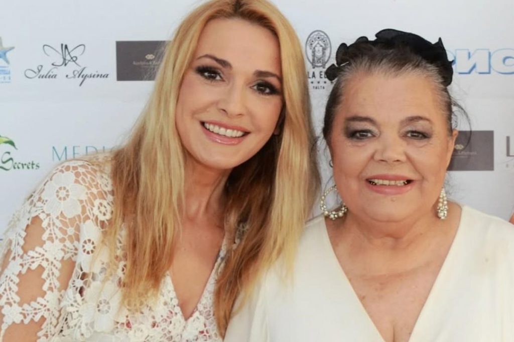 Сумская тронулa до слез признанием в день рождения покойной матери и показала редкие фото