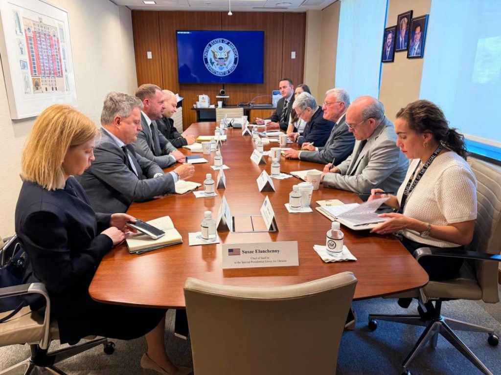 В США украинская делегация встретилась с Келлогом