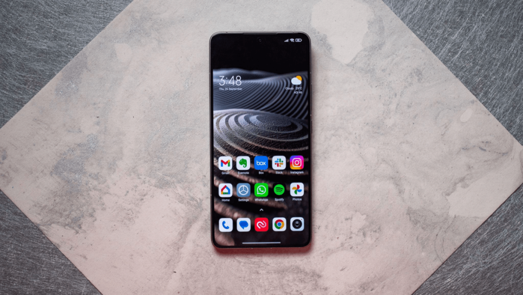 Xiaomi показала новый смартфон с дизайном как у iPhone 17 Pro Max