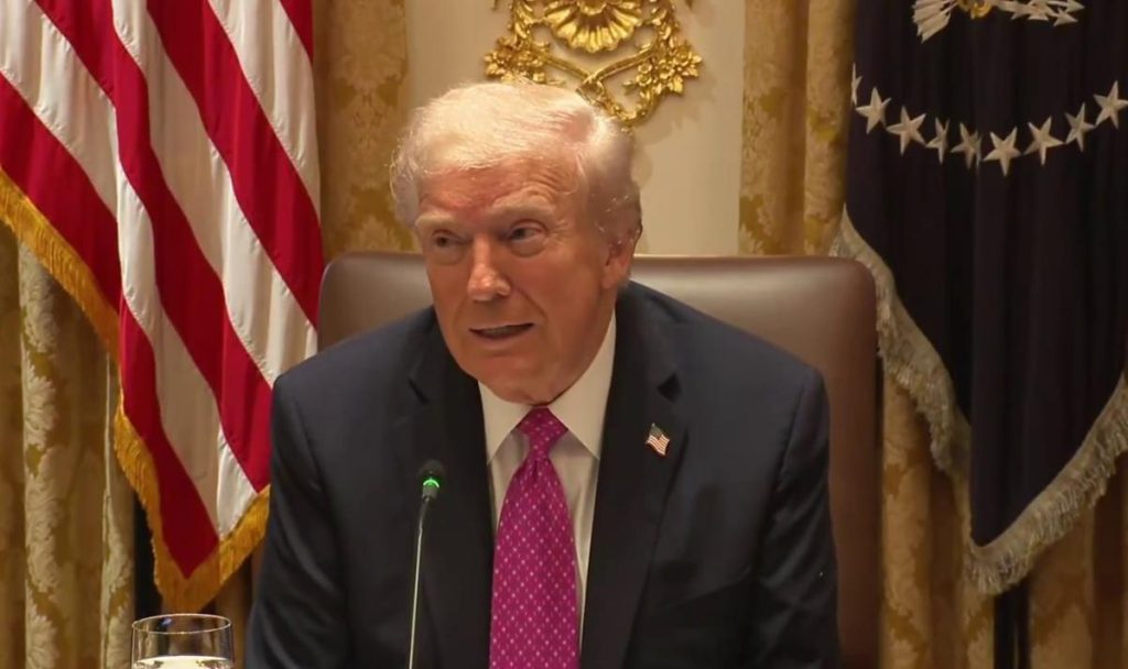 Надеюсь, что нам удастся прекратить войну без мыслей о &quot;Томагавках&quot;, - Трамп