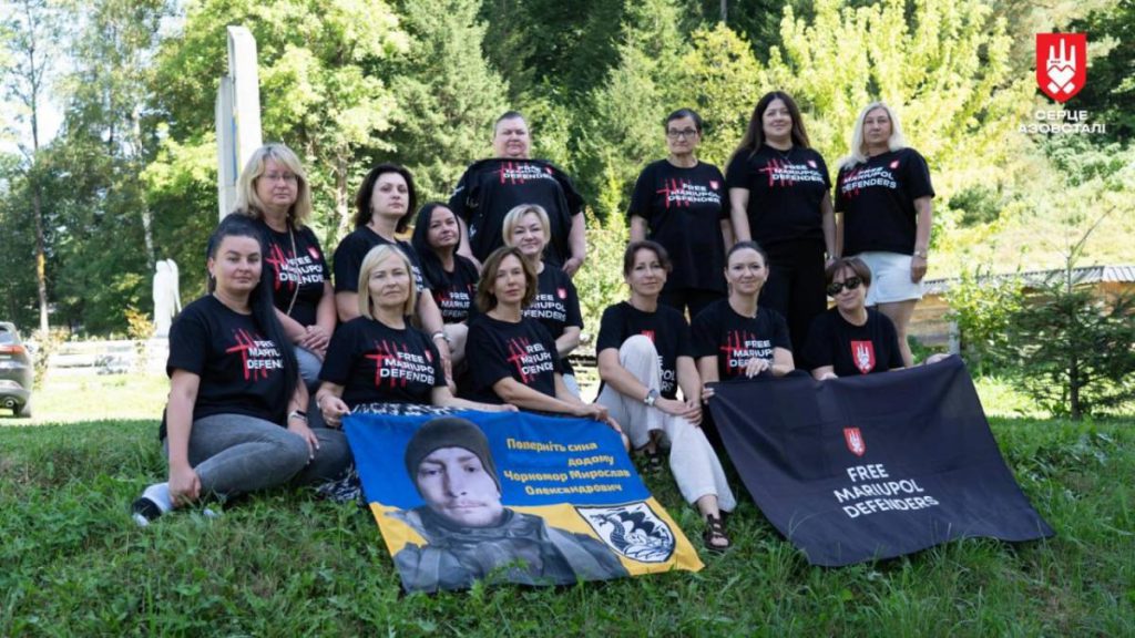 Cuore di Azovstal: un ritiro per le famiglie dei prigionieri di guerra difensori di Mariupol