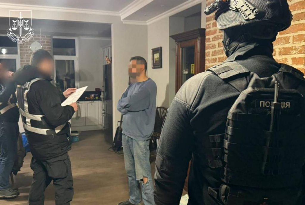 Экс-руководителя киевского театра подозревают в сексуальном насилии над студентками