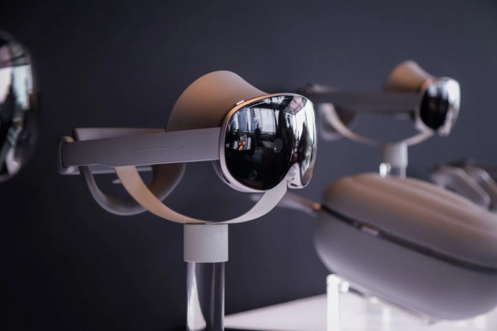 В 2 раза дешевле Apple Vision: Samsung выпустила собственные очки смешанной реальности