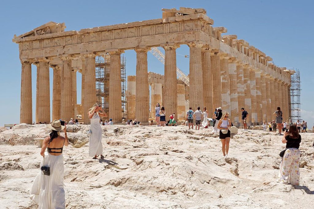 Il Partenone di Atene: un simbolo della civiltà europea in pericolo, restauro difficile e incerto