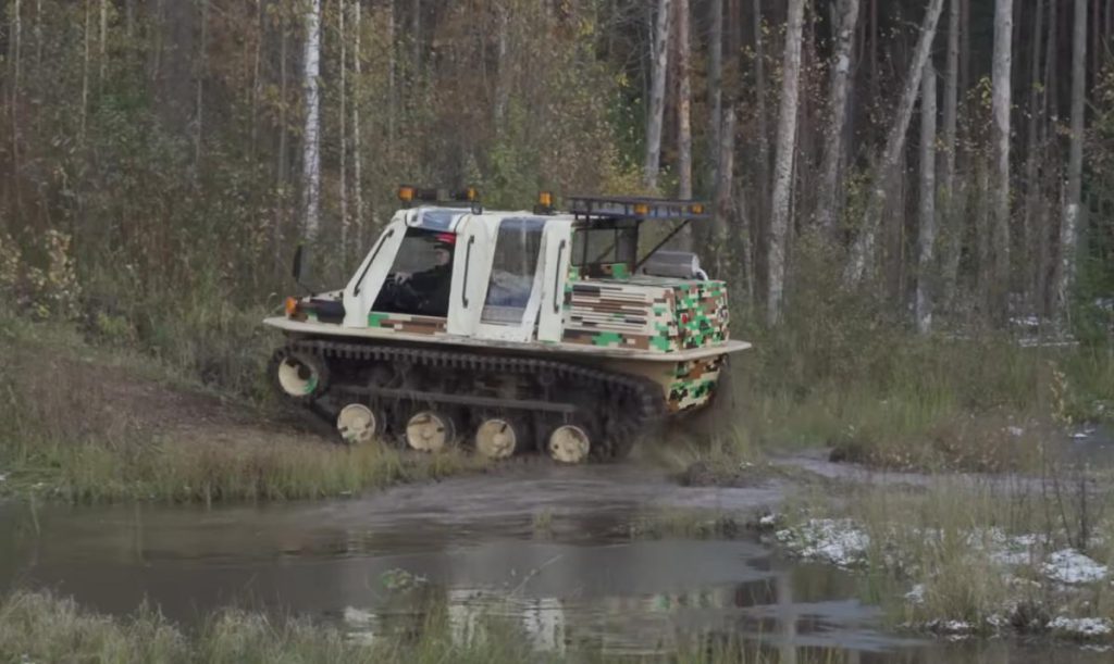 Россия отправила на фронт гибрид &quot;Нивы&quot; и &quot;Газели&quot; вместо китайских вездеходов, - СМИ