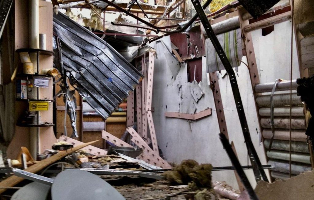 Attacco russo contro il mercato di Cherson: vittime e feriti in un&#039;area densamente popolata