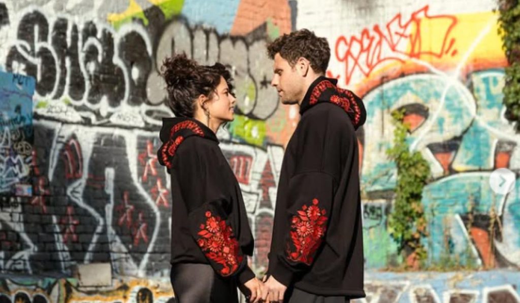 La moglie della star di &quot;Kiev di giorno e di notte&quot; parla apertamente della sua gelosia sul palco