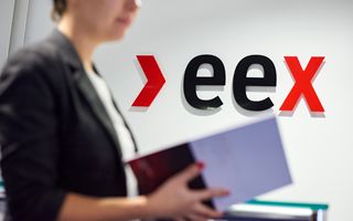 UE vende all&#039;asta 3,27 milioni di quote di emissione a 77,82 euro/t