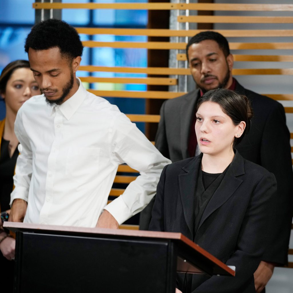 Giuria Assegna 19,7 Milioni di Dollari a 6 Testimoni Oculari Feriti in un Incidente di Sparo della Polizia di Denver