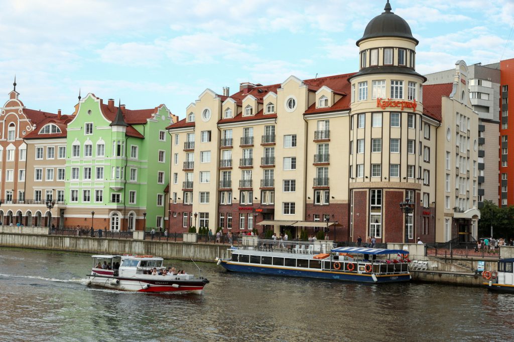 Раскрыта преступная схема со скамейками для Калининграда