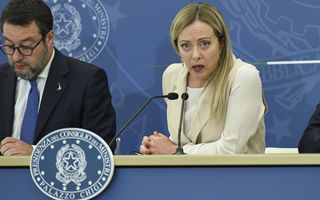 Tensioni nella maggioranza per la manovra finanziaria: affitti brevi e banche al centro del dibattito