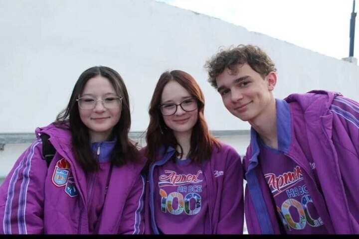 Studentessa della Kalmykia raggiunge la finale del programma &quot;Grande Cambiamento&quot; a &quot;Artek&quot;