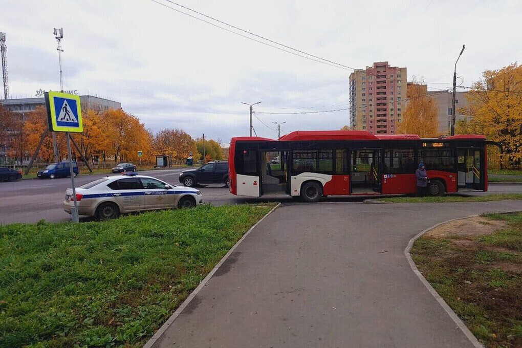 Incidente Stradale a Chernovcy: Autobus Investe Studentessa su Passeggiata, Una Tragedia che Solleva Preoccupazioni sulla Sicurezza Stradale