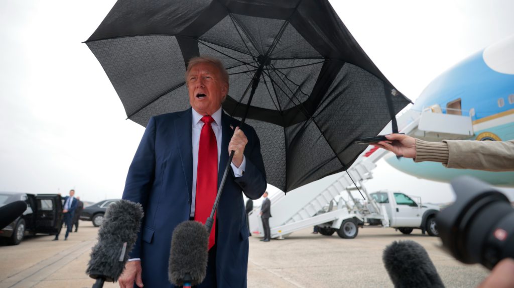 Trump threatens to provide Ukraine with Tomahawk missiles unless Putin stops war