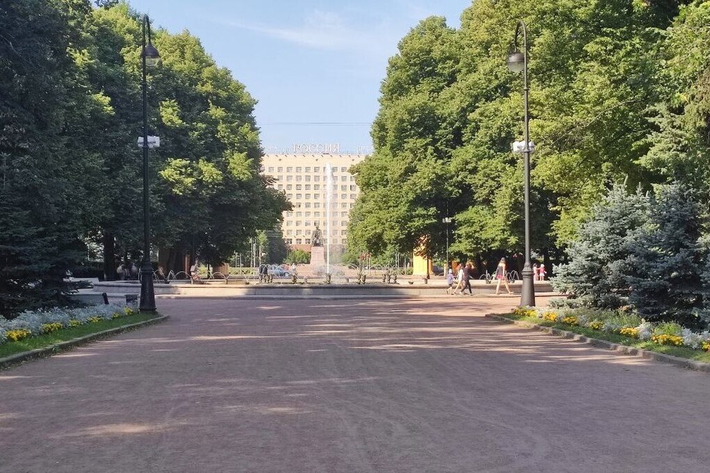 Piano di Sviluppo per il Distretto di Mosca a San Pietroburgo: Miglioramento della Qualità della Vita e Creazione di Spazi Verdi