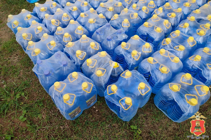 Scoperta attività illegale di vendita di liquido antigelo contraffatto per automobili nella regione di Tver