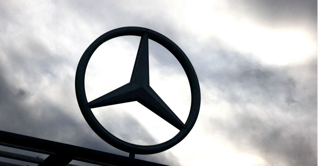 Crollo degli utili per Mercedes-Benz, ma i margini superano le aspettative: cosa significa per il futuro dell&#039;azienda