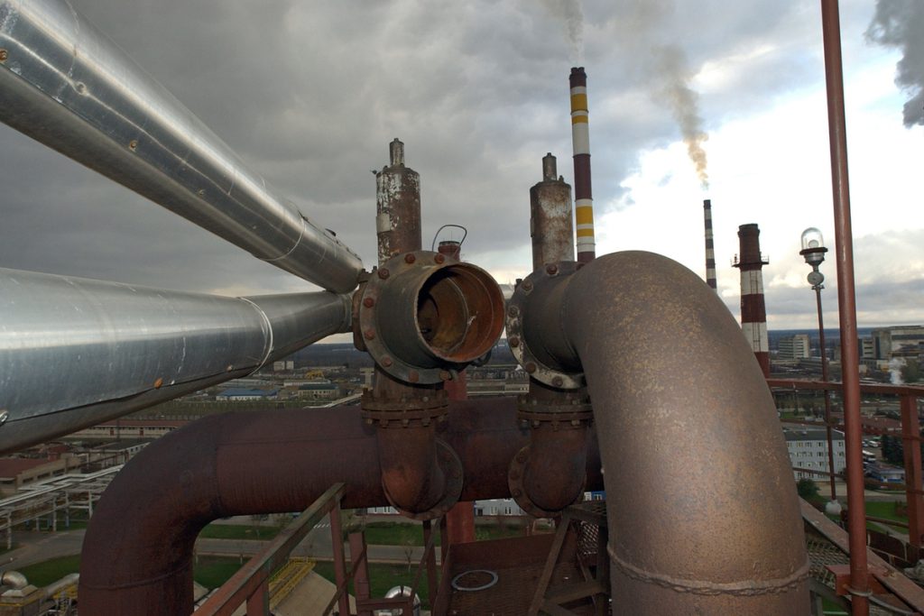 В Европе загорелся завод, перерабатывающий российскую нефть