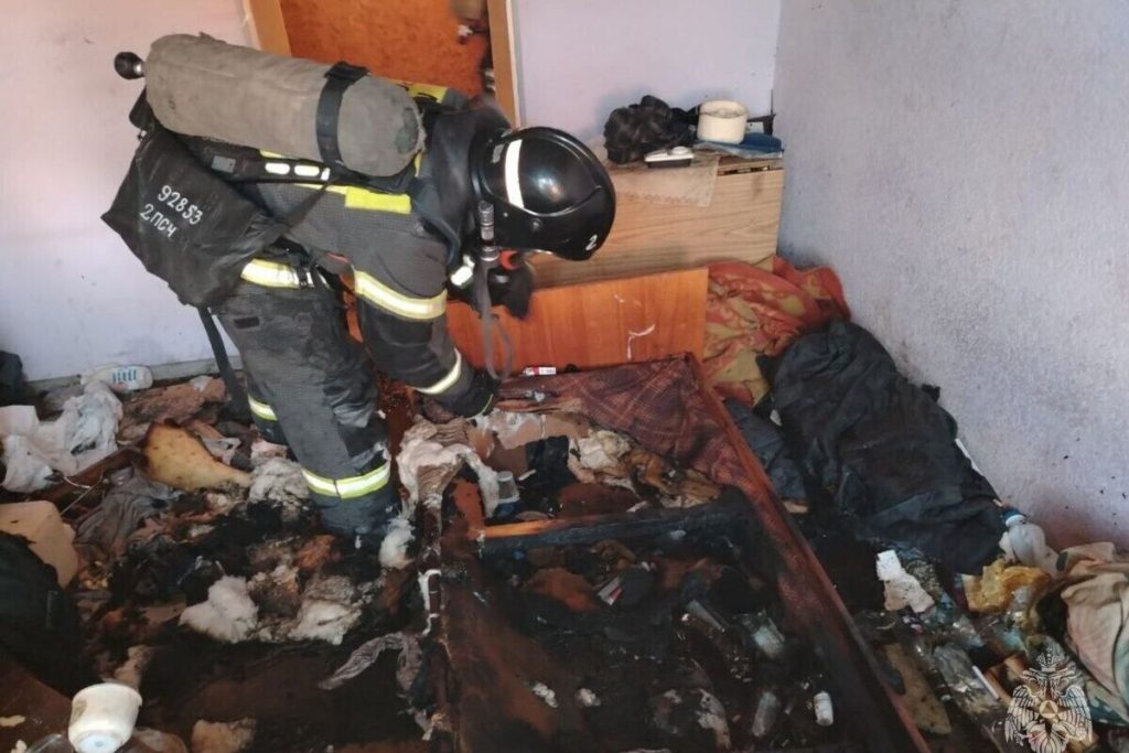 Загорелся матрас: в Барнауле мужчина едва не погиб из-за неосторожности при курении