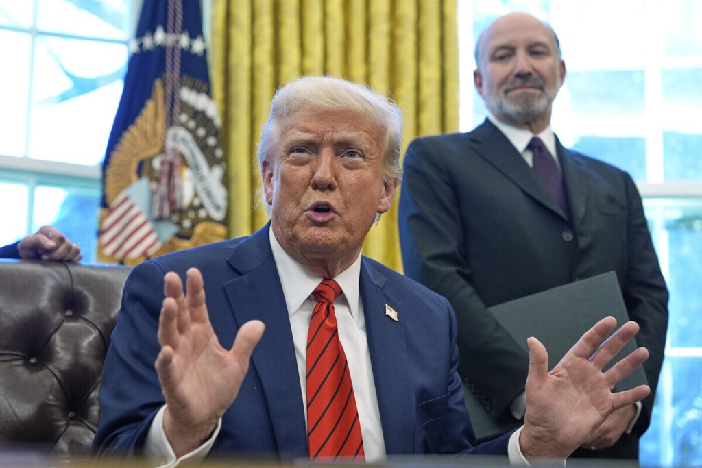 &#034;Не беспокойтесь о Китае&#034;: Трамп сделал неожиданное заявление после угроз