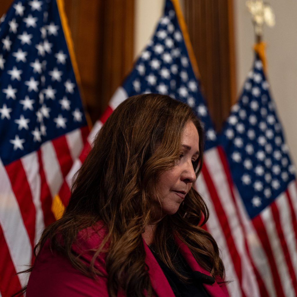 Disputa sul Congresso: Adelita Grijalva Lotta per il Suo Insediamento contro il Presidente della Camera