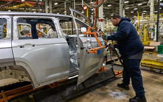 Stellantis sotto pressione: Moody&#039;s taglia l&#039;outlook a negativo, cosa significa per il futuro del colosso automotive