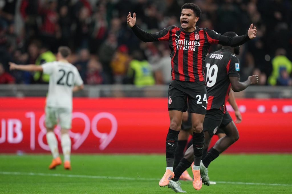 Milan-Pisa finisce 2-2 grazie al gol di Athekame nel recupero 

## Approfondimento
La partita tra Milan e Pisa è stata caratterizzata da una grande intensità e da diverse occasioni da gol per entrambe le squadre. Il Milan ha dominato il gioco per gran parte della partita, ma il Pisa ha saputo approfittare degli errori difensivi dei rossoneri per ribaltare il risultato. La rete di Athekame nel recupero ha salvato il Milan da una sconfitta che sarebbe stata molto pesante in termini di classifica.

## Possibili Conseguenze
Il pareggio con il Pisa potrebbe avere conseguenze importanti per il Milan in termini di classifica. I rossoneri hanno perso l&#039;occasione di allungare sulle dirette inseguitrici e ora dovranno lavorare duramente per recuperare i punti persi. Il Pisa, d&#039;altra parte, ha ottenuto un pareggio importante che gli permette di rimanere in corsa per la salvezza.

## Opinione
La partita tra Milan e Pisa è stata molto equilibrata e ha visto entrambe le squadre creare diverse occasioni da gol. Il Milan ha dominato il gioco, ma il Pisa ha saputo approfittare degli errori difensivi dei rossoneri per ribaltare il risultato. La rete di Athekame nel recupero ha salvato il Milan da una sconfitta che sarebbe stata molto pesante in termini di classifica.

## Analisi Critica dei Fatti
La partita tra Milan e Pisa ha visto entrambe le squadre commettere errori difensivi importanti. Il Milan ha dominato il gioco, ma non è riuscito a sfruttare appieno le occasioni create. Il Pisa, d&#039;altra parte, ha saputo approfittare degli errori dei rossoneri per ribaltare il risultato. La rete di Athekame nel recupero ha salvato il Milan da una sconfitta che sarebbe stata molto pesante in termini di classifica.

## Relazioni con altri fatti
La partita tra Milan e Pisa è stata influenzata dalle precedenti partite delle due squadre. Il Milan era reduce da una vittoria importante contro la Fiorentina, mentre il Pisa era ancora a caccia del primo successo in campionato. La partita ha visto entrambe le squadre cercare di confermare i risultati precedenti e di migliorare la propria posizione in classifica.

## Contesto storico
La partita tra Milan e Pisa si è svolta nel contesto di una stagione di Serie A molto competitiva. Il Milan è uno dei favoriti per la vittoria del campionato, mentre il Pisa è una squadra che lotta per la salvezza. La partita ha visto entrambe le squadre cercare di ottenere un risultato importante per migliorare la propria posizione in classifica.

## Fonti
Questo articolo proviene da LaPresse. La fonte originale dell&#039;articolo è https://www.lapresse.it/calcio/2025/10/24/milan-pisa-2-2-athekame-salva-i-rossoneri-nel-recupero/.