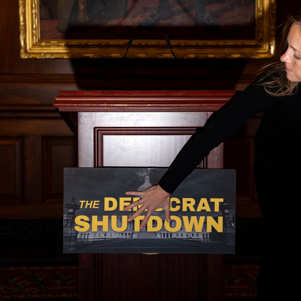 Democrats Block Federal Worker Pay Bill as Shutdown Drags On